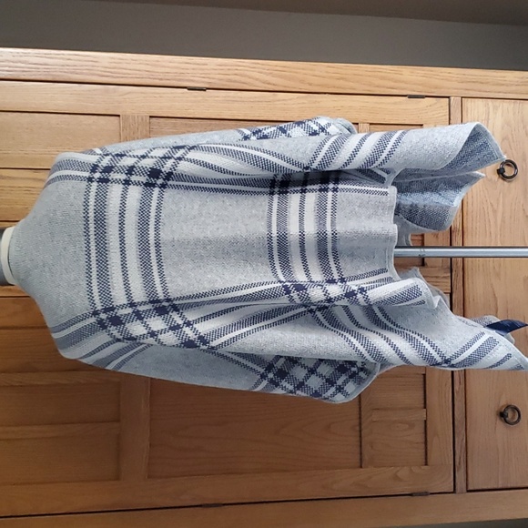 Tommy's Hilfiger Blanket Poncho - Picture 5 of 7